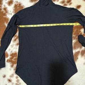 Lululemon Black Long Sleeve Turtleneck Top Maybe Size 4